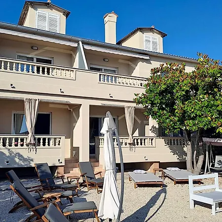 Frankic Ii Apartman Rab Town